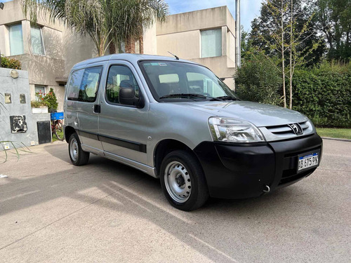 Imagen 2 de 6 de Peugeot Partner 2017 1.6 Hdi Furgon Confort 5as