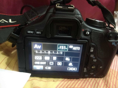 Canon T3i + Lente 50mm 1.8 + 18-135mm