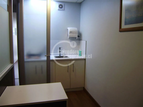 Oficina En Venta En Las Condes, Sector Clínica Las Condes.