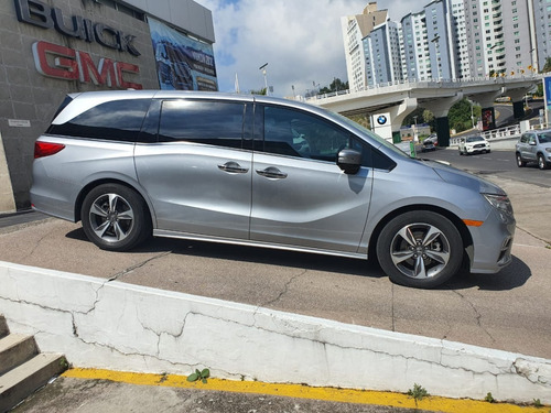Imagen 2 de 12 de Honda Odyssey