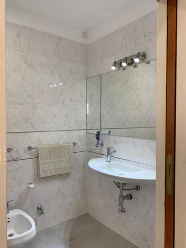 Imagen 26 de 30 de Casa Venta 2 Dormitorios 3 Baños 2 Cocheras 200 Mts 2 Cub. Terreno 9x52- La Plata