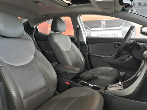 Imagem 8 de 10 de Hyundai Elantra 2013 1.8 16v Gls Aut. 4p