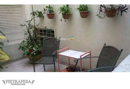 Apartamento En Venta -con Renta 1 Dormitorio , 1 Baño Y Patio- Canelones- Ciudad Vieja. 