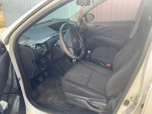 Toyota Etios X 1.3 Única Dona