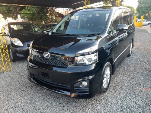 Imagen 5 de 10 de Toyota Voxy Automática