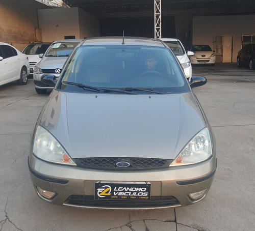 Imagem 4 de 15 de Ford Focus 1.6 Gl 5p 2005
