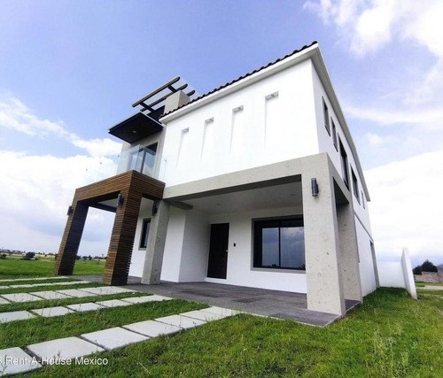 Casa En Venta En Metepec Llano Grande Gis 24-639