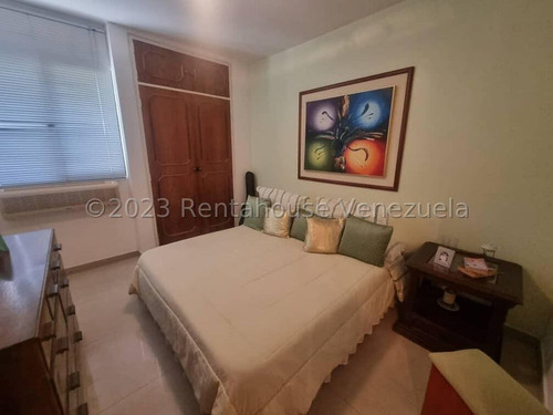 Amplio E Iluminado Apartamento, Excelente Distribución, Hermosa Y Comoda Cocina, Decoraciones En Escayola, Agradable Clima, Hermosa Vista, Cuenta Con Pozo De Agua, Planta Eléctrica