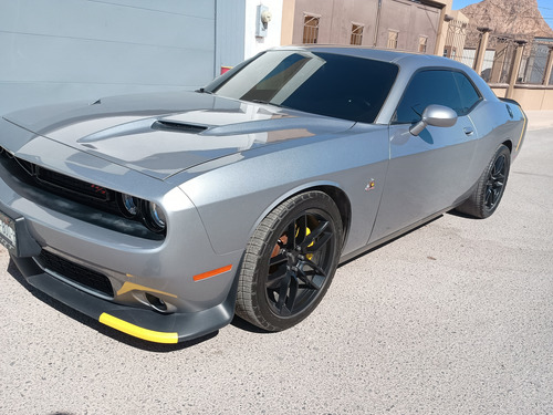 Dodge Challenger 6.4 scat pack srt