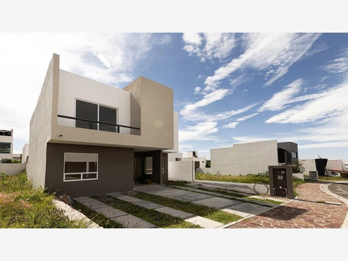 Imagen 1 de 12 de Casa Sola En Venta La Cima