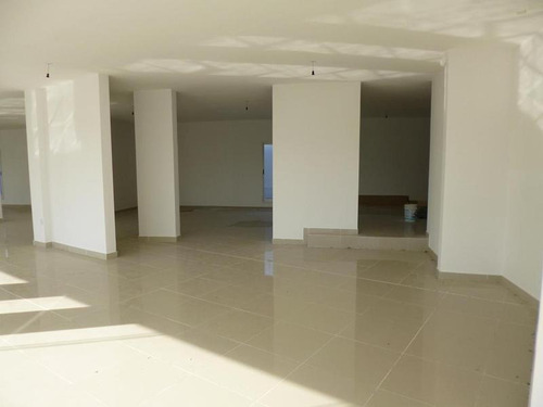 Venta De 3 Locales Comerciales A Estrenar En Buceo Frente Plaza Italia
