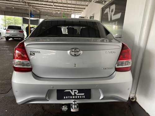 Toyota Etios 1.5 Platinum Sedan 16v Flex 4p Automático