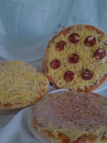 Pizzas A La Parrilla Servicio De Catering Calzones-chivitos