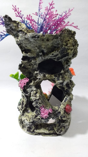 Imagem 3 de 5 de Enfeite Aquário Rocha Coral Furada Com Plantas - 13x12x20cm