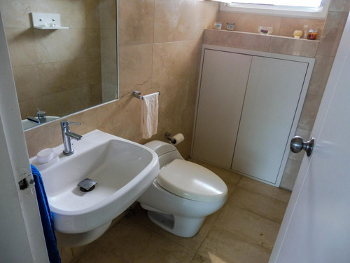 Ss: Vende Apartamento 24-6297 En Mesetas De Santa Rosa De Lima De 220 M2, 4h/3b/3pe