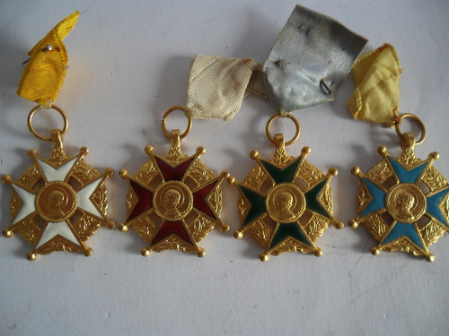 Medallas Premio De Honor Colegio San Francisco De Sales.////