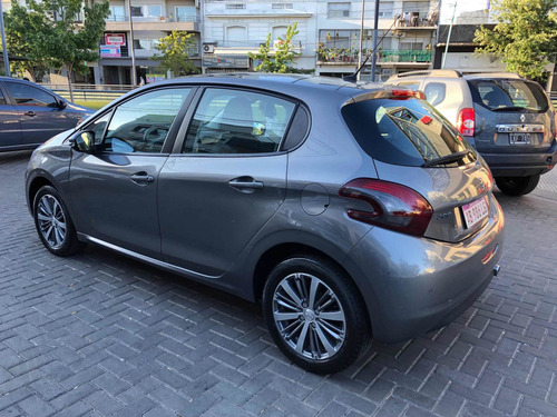 Imagen 4 de 13 de Peugeot 208 2017 1.6 Allure