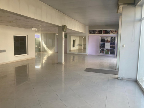 Gran Local Comercial En Arriendo Recoleta, Ideal Automotora