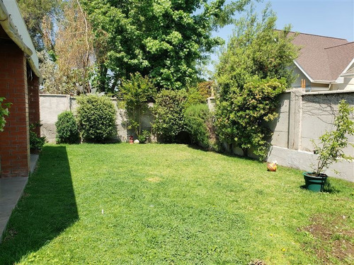 Casa En Venta De 4 Dorm. En Peñalolén