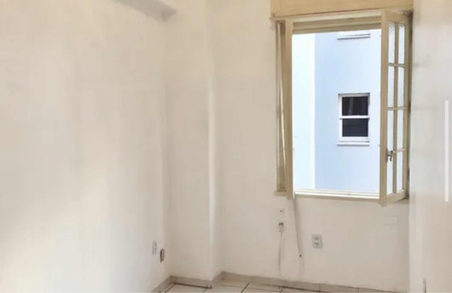 Sala Comercial Com Banheiro E Copa