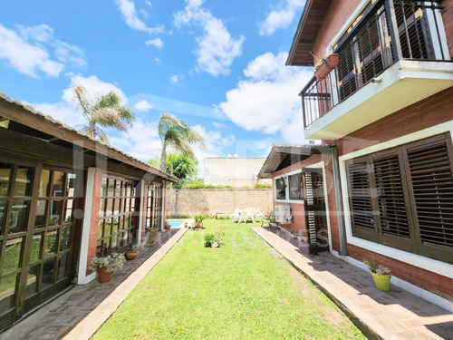 Distinguida Casa En Barrio Centro