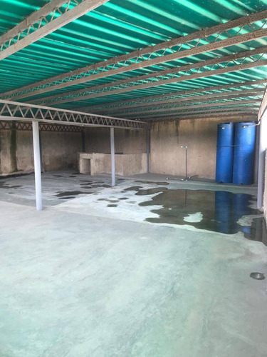 Casa Comercial En Esquina Con Galpón Y Almacén En Fundación Mendoza