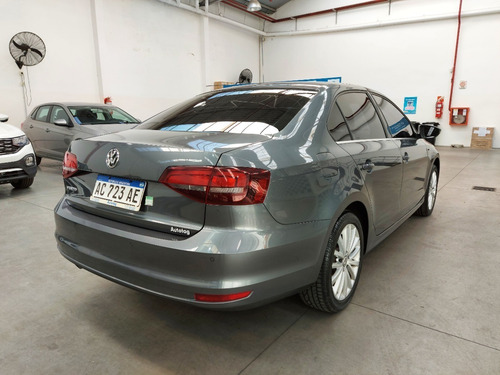 Imagen 7 de 15 de Volkswagen Vento Highline 1.4tsi Dsg