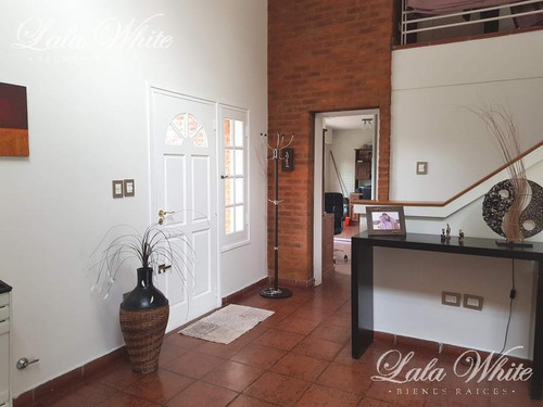 Imagen 3 de 18 de Venta - Casa En Barrio Privado El Rodal