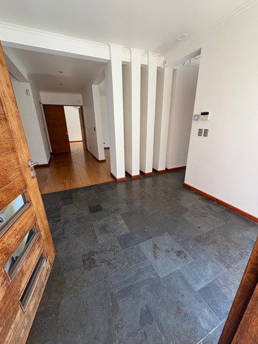 Casa Estilo Mediterráneo Soleada, Sector Residencial.