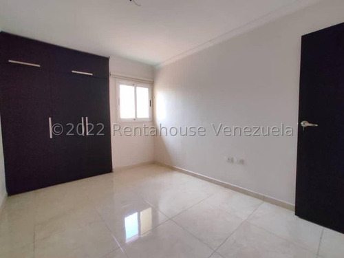 Apartamento En Venta Urb San Isidro Suites 23-1894 Apd