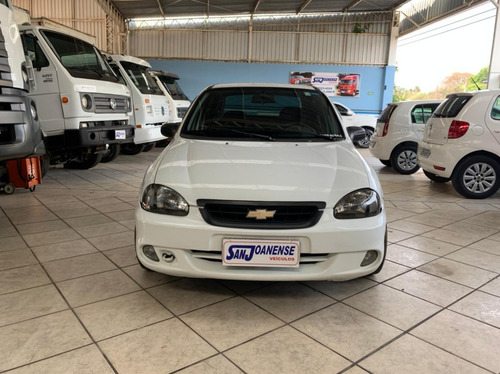 Imagem 3 de 11 de Chevrolet Corsa Classic 1.6 2005