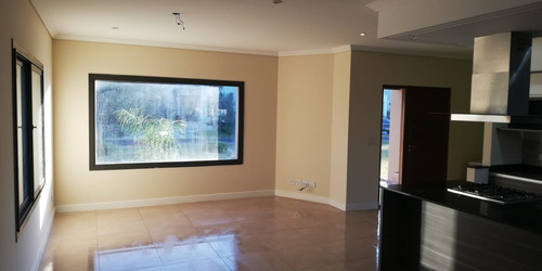 Imagen 13 de 30 de Hermosa Casa En Venta 4 Amb. Barrio Cerrado Canning