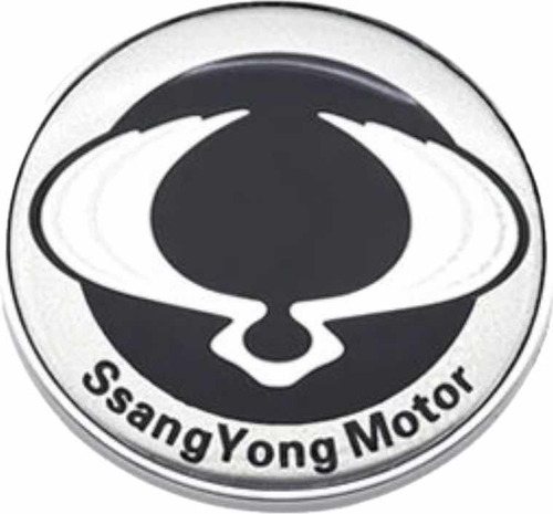 Insignia Logo Ssangyong Trasero