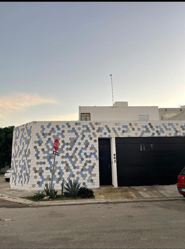  Venta De Casa En Esquina Con Alberca En Real Montejo Yucatán