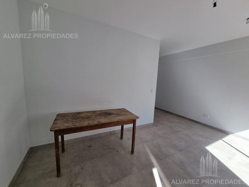 Imagen 6 de 22 de Departamento 2 Ambientes Venta Castelar Patio