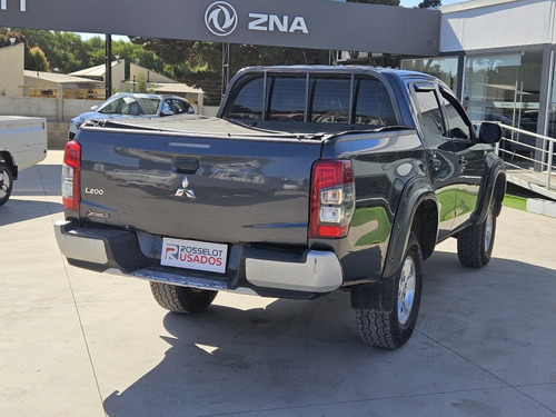 Mitsubishi L200 L200 D/c 2.4 Work Cr 4x2 Wf Doble Airbag Cc