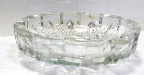 Imagem 3 de 5 de Cinzeiro De Vidro Grosso Lapido Trasparente 15x4cm Indonesia