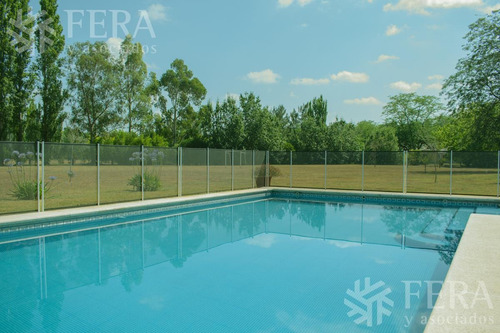 Imagen 17 de 21 de Venta De Casa De 4 Ambientes Con Cochera, Galeria, Quincho Y Piscina En Campos De Roca 1 (28792)