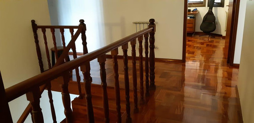 Casa En Venta De 4 Dormitorios En Barrio San Salvador. Excelente Construcción.