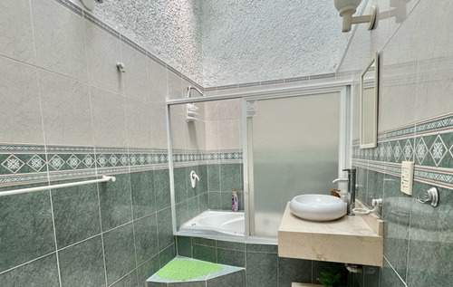 Venta De Casa En Cuernavaca, Col. 3 De Mayo, 2400 Mts