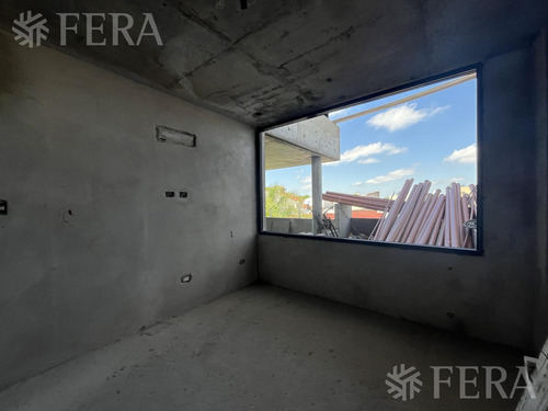 Venta Semipiso Tipo Loft Divisible Con 2 Cocheras En Bernal Oeste