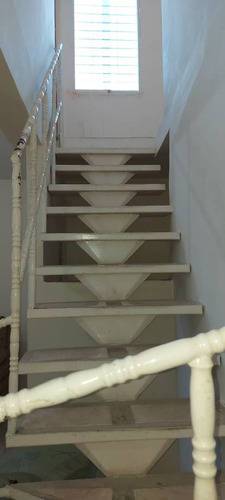 Imagen 7 de 10 de Town House En La Urbanización El Ave María