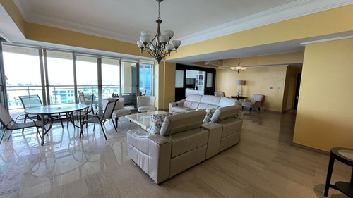 Apartamento En Venta En El Malecon