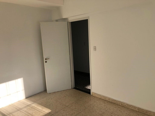 Ph 3 Ambientes En Primer Piso, Con Garage, Patio Y Terraza. Flores