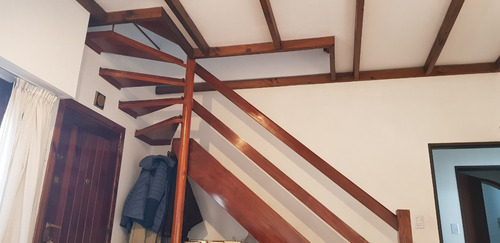 Casa En Béccar, Lote 300.99 M2. Cubiertos 203 M2 Jardín 100 M2