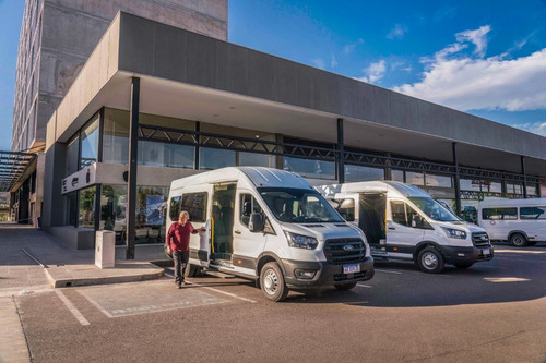 Imagen 5 de 20 de Ford Transit Minibus Panther 2.0 L Automatico. 17 + 1