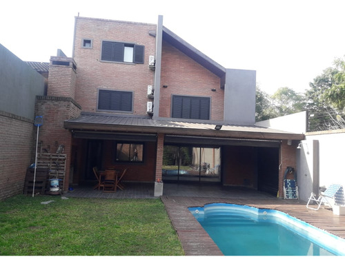 En Venta En Haedo Espectacular Chalet En Tres Plantas Terreno 308m2 Cub 205mtrs 2 Piscina F: 8233