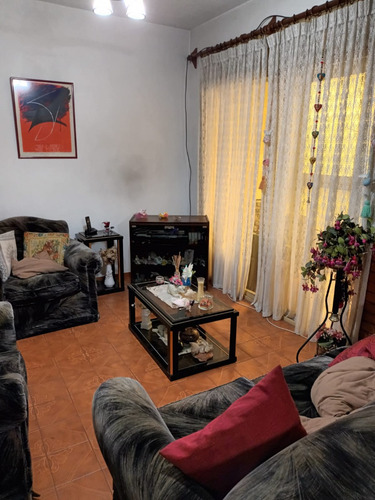 Departamento Muy Buen Estado Barrio Espora Primer Piso