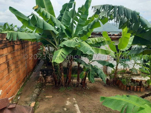 Rz Vende ¡tu Hogar Ideal Te Espera En Esta Espaciosa Y Confortable Casa! Disfruta De Amplios Ambientes Para Toda Tu Familia. ¡ven A Conocerla Y Enamórate De Ella! 25-15801 Jul1