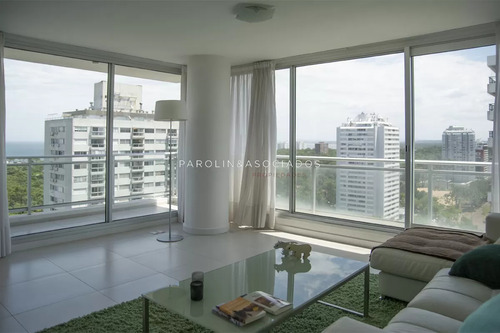 Hermoso Apartamento En Venta En Torre Bellagio, Punta Del Este.